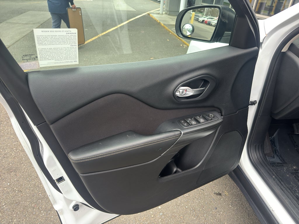 2016 Jeep Cherokee Sport