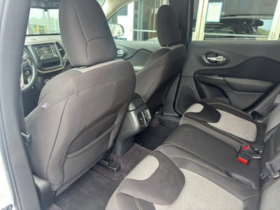 2016 Jeep Cherokee Sport