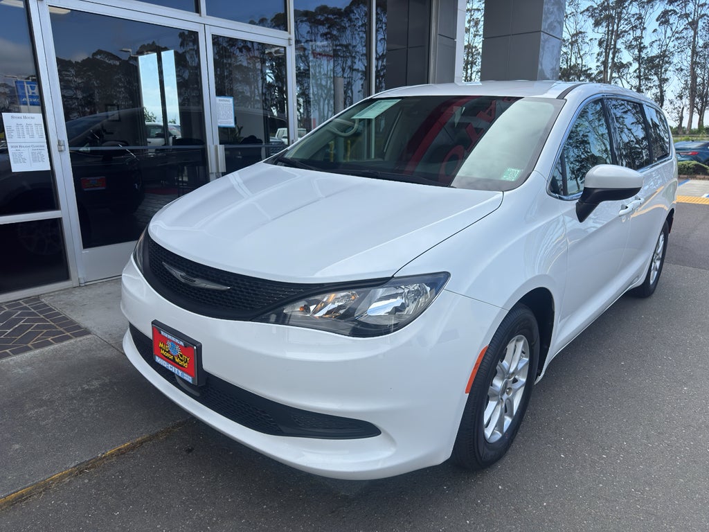2023 Chrysler Voyager LX
