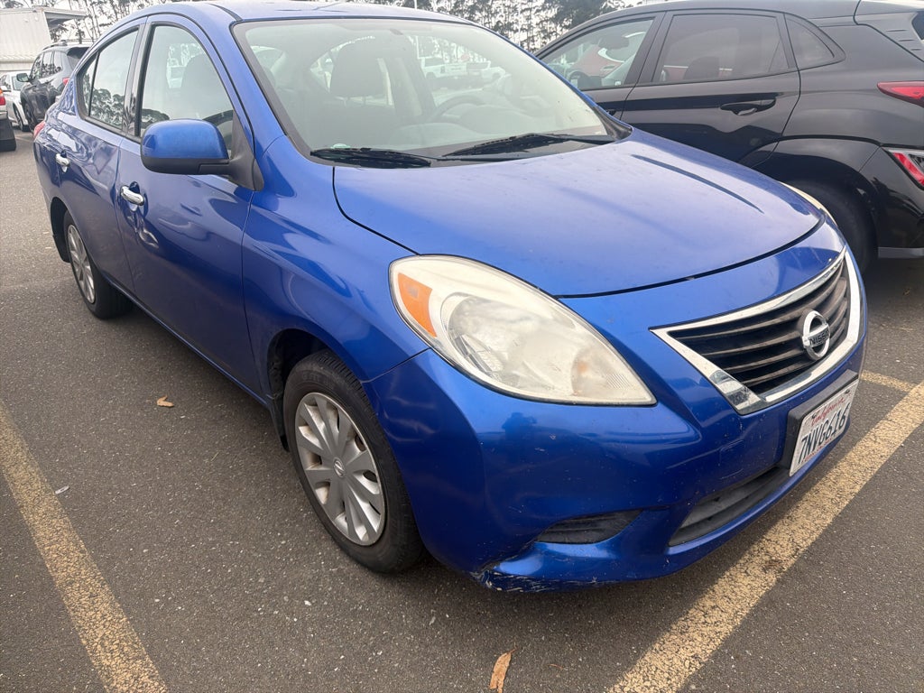 2014 Nissan Versa Base