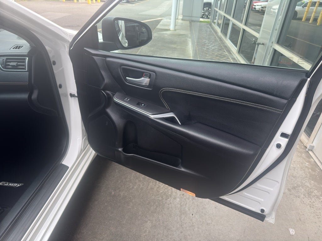 2017 Toyota CAMRY XLE