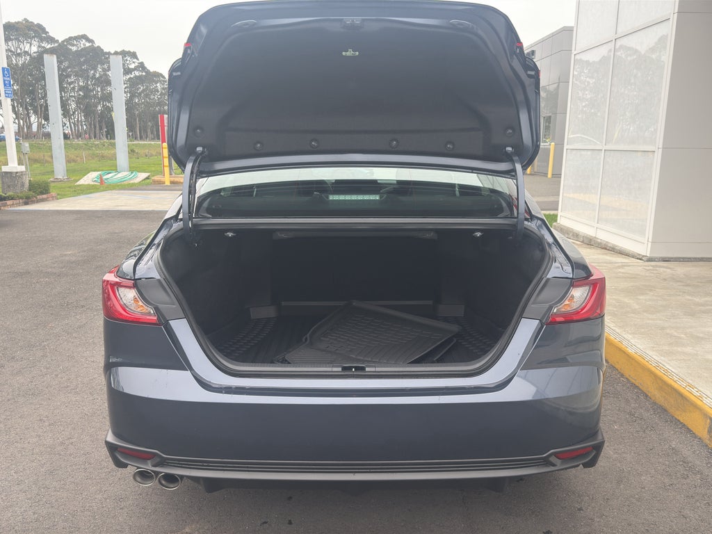2026 Toyota Camry Hybrid SE