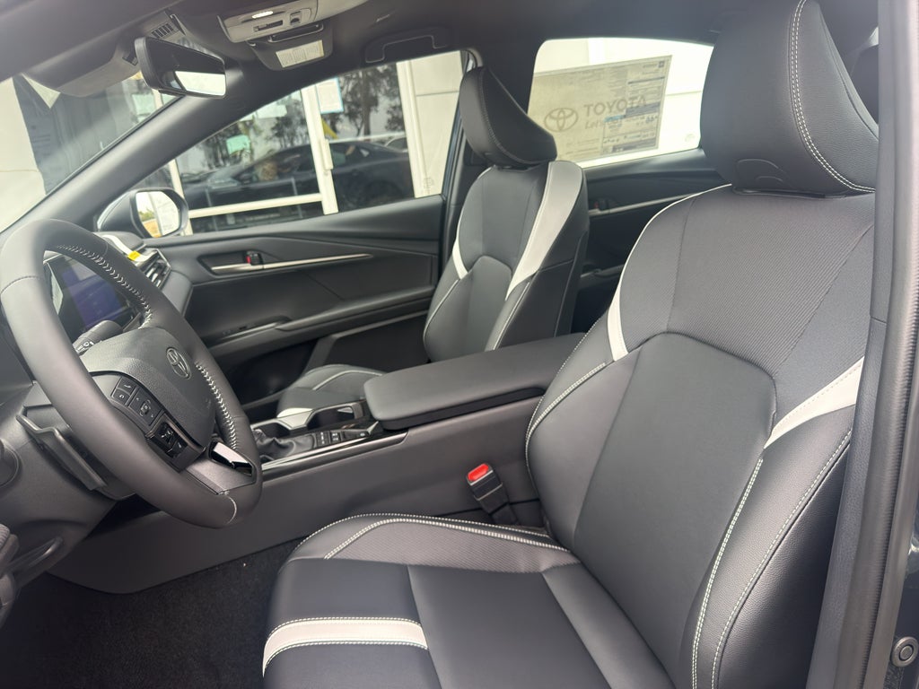 2026 Toyota Camry Hybrid SE