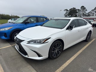 2022 Lexus ES 300h Base