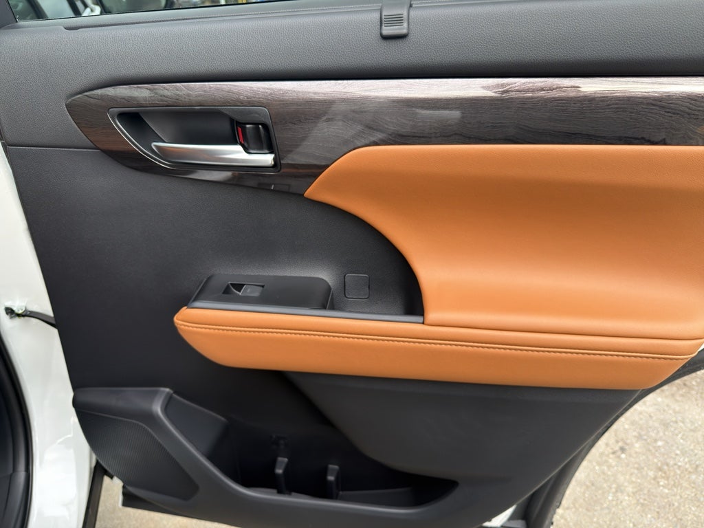 2026 Toyota Highlander Hybrid Hybrid Platinum