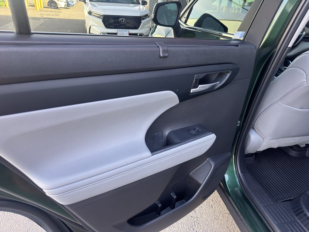 2023 Toyota HIGHLANDER HYBRD Hybrid XLE