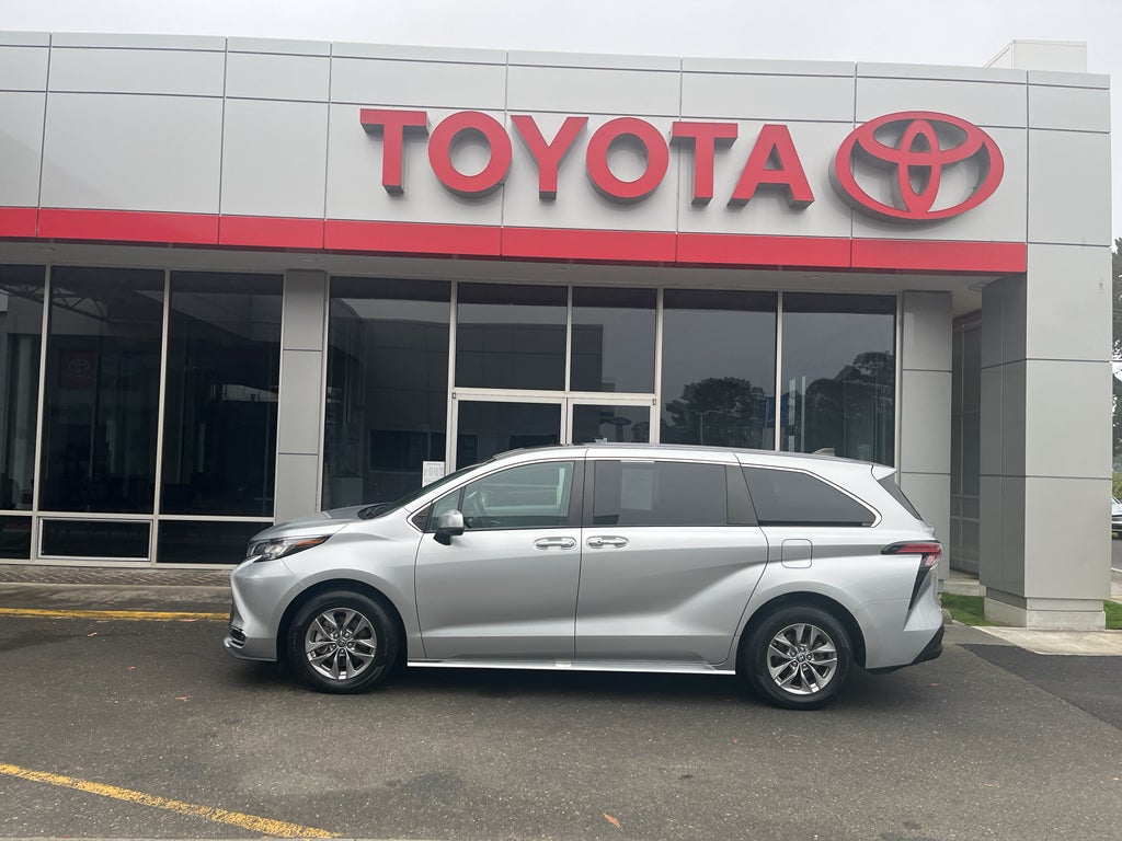 2022 Toyota Sienna XLE