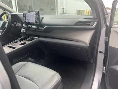 2022 Toyota Sienna XLE