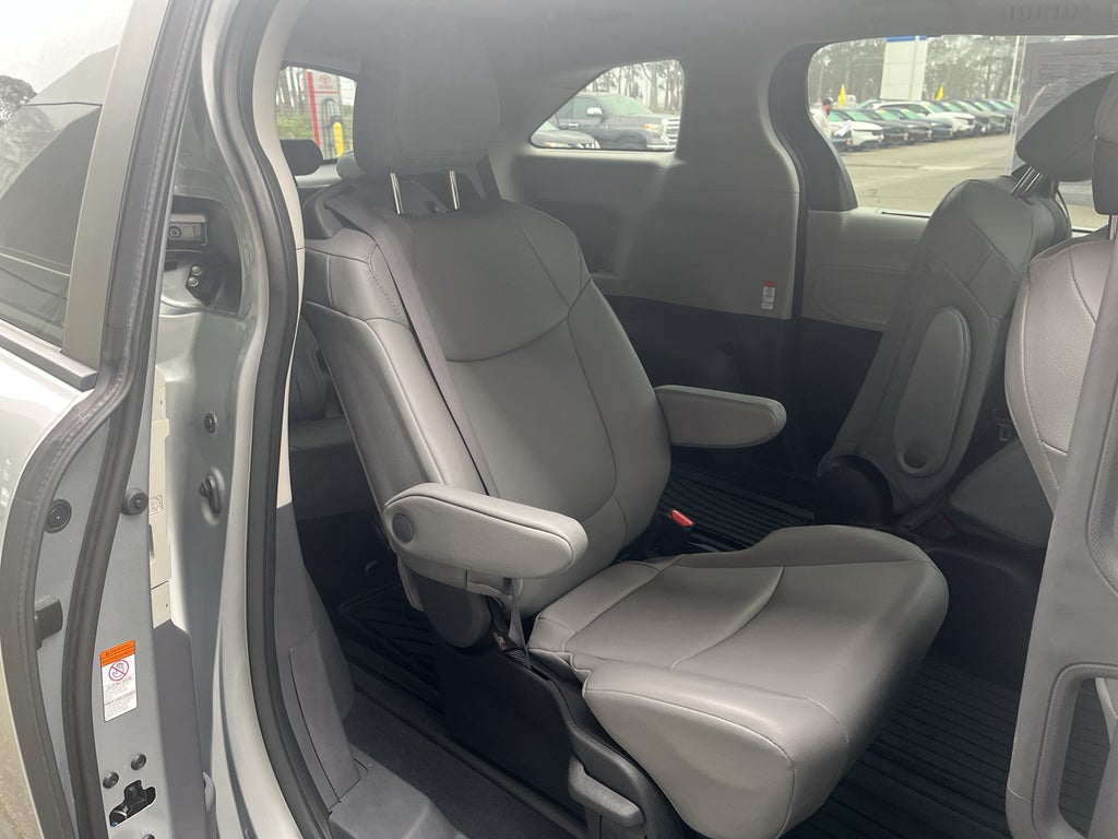 2022 Toyota Sienna XLE
