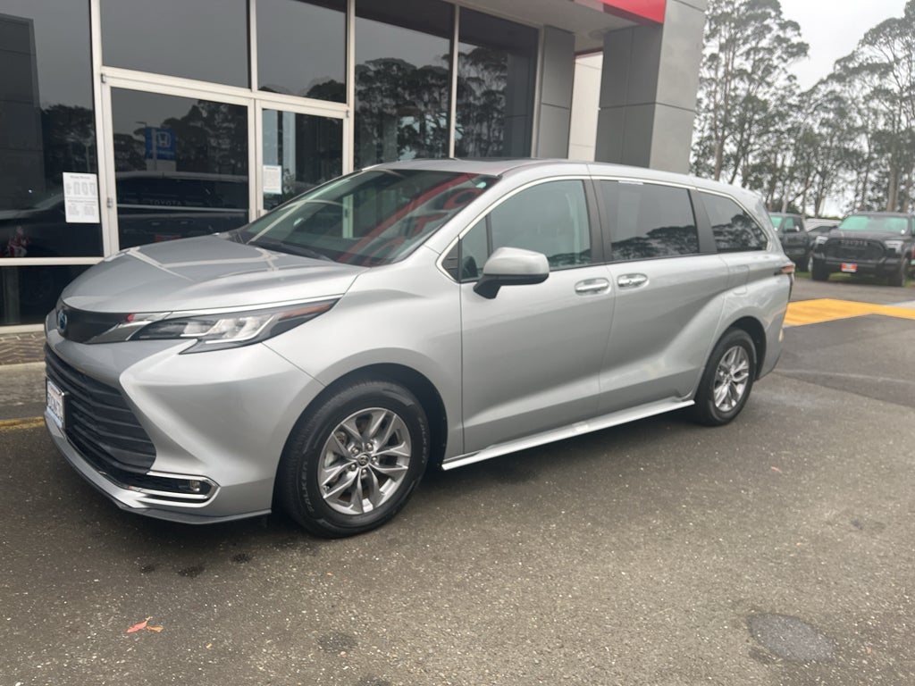 2022 Toyota Sienna XLE