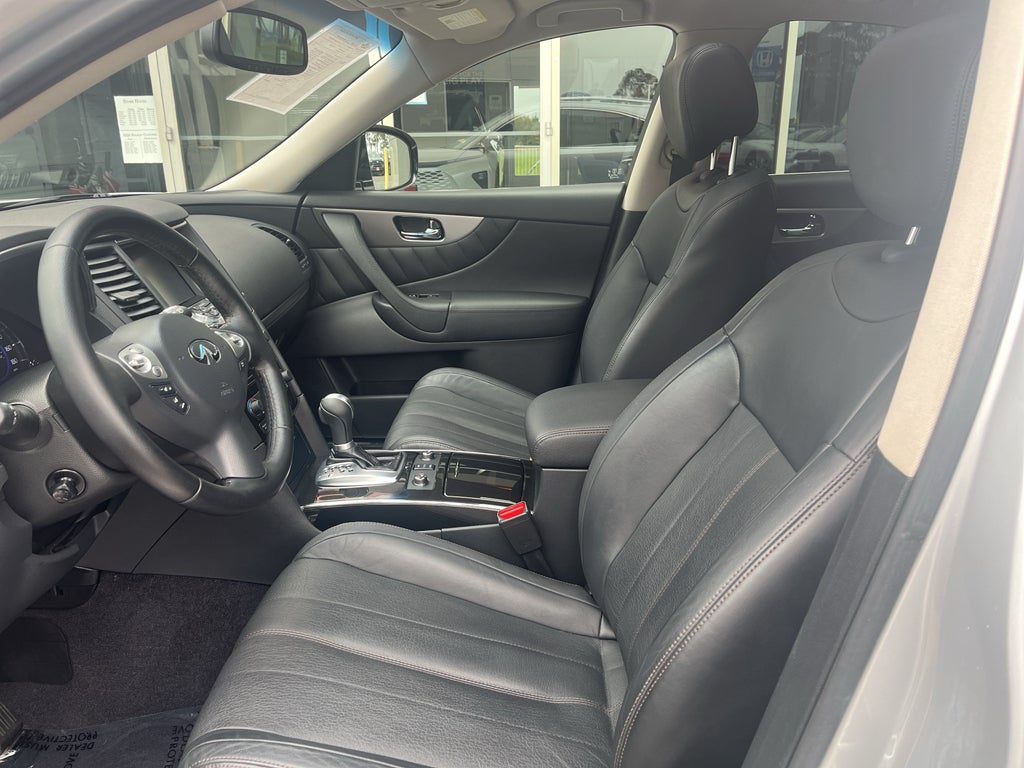 2017 INFINITI QX70 Base