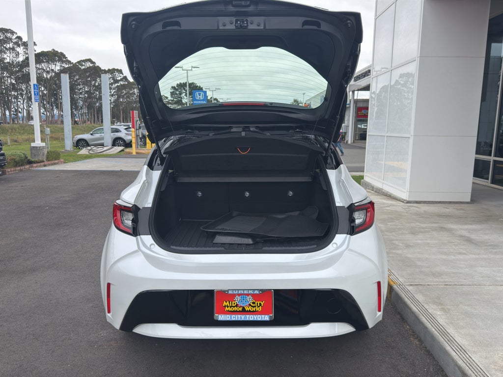 2027 Toyota Corolla Hatchback SE